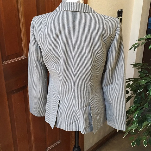 Armani Collezioni blazer🌹🌹🌹 - Picture 5 of 7